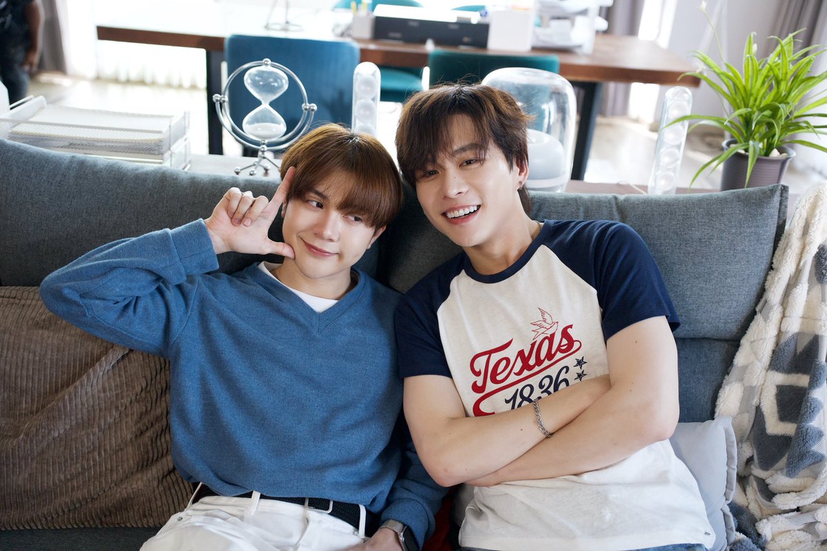 TheChemistryTH's tweet photo. 🎬The Chemistry | Weekly Dump # 2

: องศาไหล่เกย ศีรษะเอนซบ ปัจจัยภายนอกช่วยเหลือขนาดนี้แล้ว อั่ยจ๊าบเลือกที่จะกอดอก เคร

#TheChemistrySeries https://t.co/LHhJNwmvpz