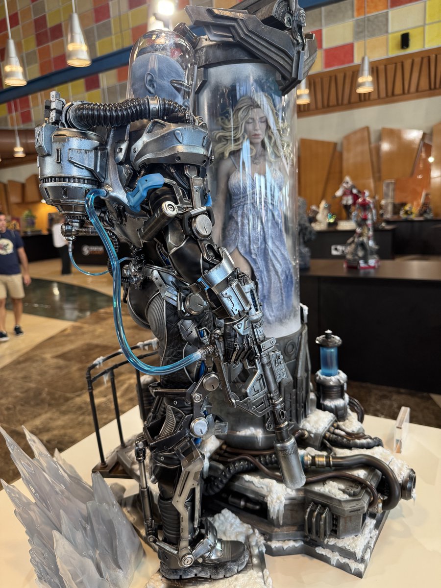 Prime1Studio's tweet photo. 🔥SDCC Málaga開催中🔥

プライム１スタジオブースに、
『DOOM』の生みの親である
John Romero氏がご来場くださいました！
貴重なお時間をありがとうございました✨

引き続きSDCC Málagaにて展示中です！

#DOOM #DOOMSlayer #Prime1Studio #SDCCMalaga https://t.co/HCi7rvXcQn