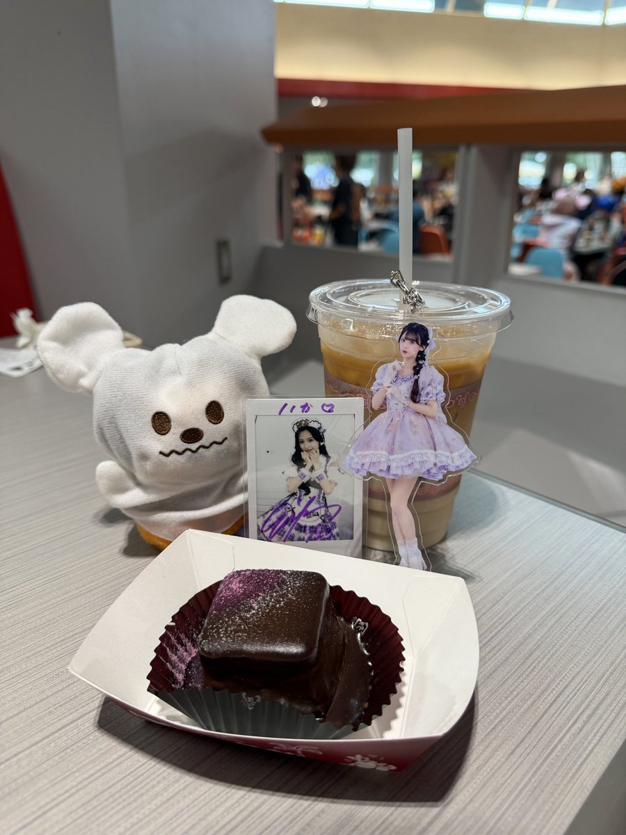 pichuminnie's tweet photo. みきさんにお選び頂いたランドいったよ^_^
天気悪すぎて屋内でしか撮れず(；；)
またリベンジします(；；) https://t.co/CSqHBzzAKG