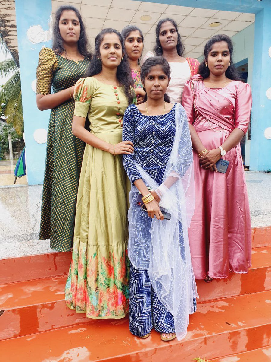 Ruban79044739's tweet photo. Yeppidi irukkalungka yaaru semma kadda https://t.co/XqZpnaix5M