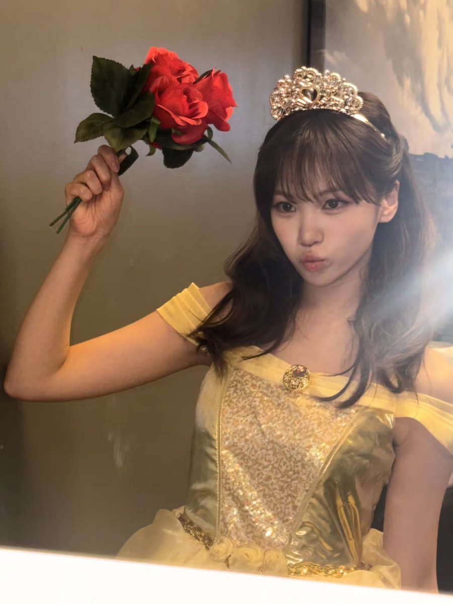 archivedkcw's tweet photo. 🐯💐 https://t.co/djKzuxDNX3
