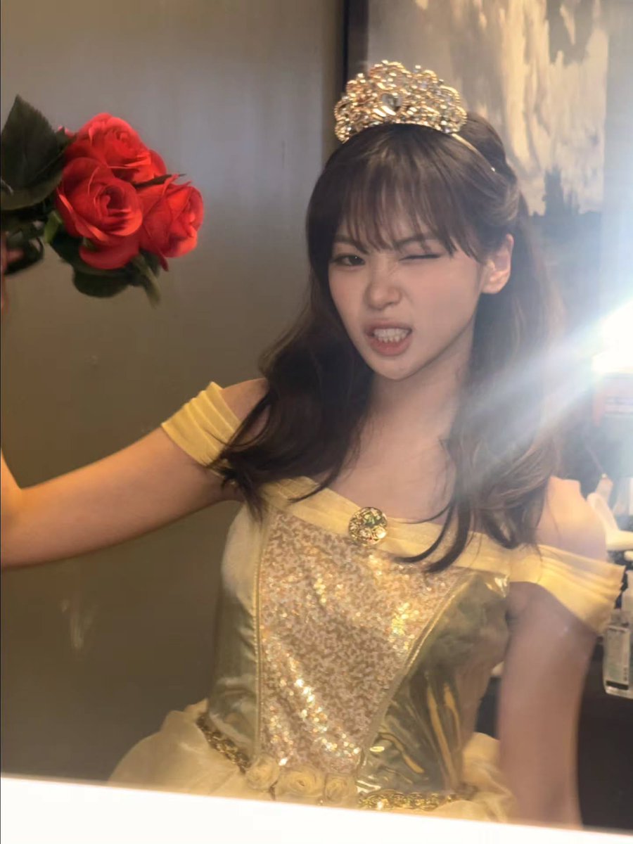 archivedkcw's tweet photo. 🐯💐 https://t.co/djKzuxDNX3