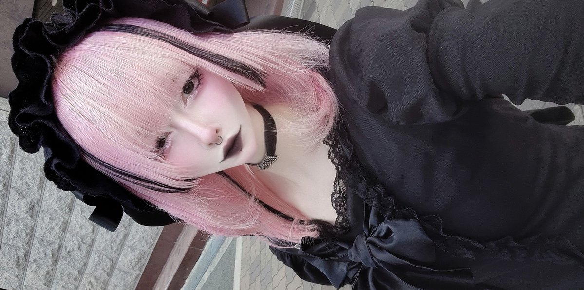 h1tom1dor1's tweet photo. 生きるの飽きたのに会いに行くよ https://t.co/DjUKvW8y7G