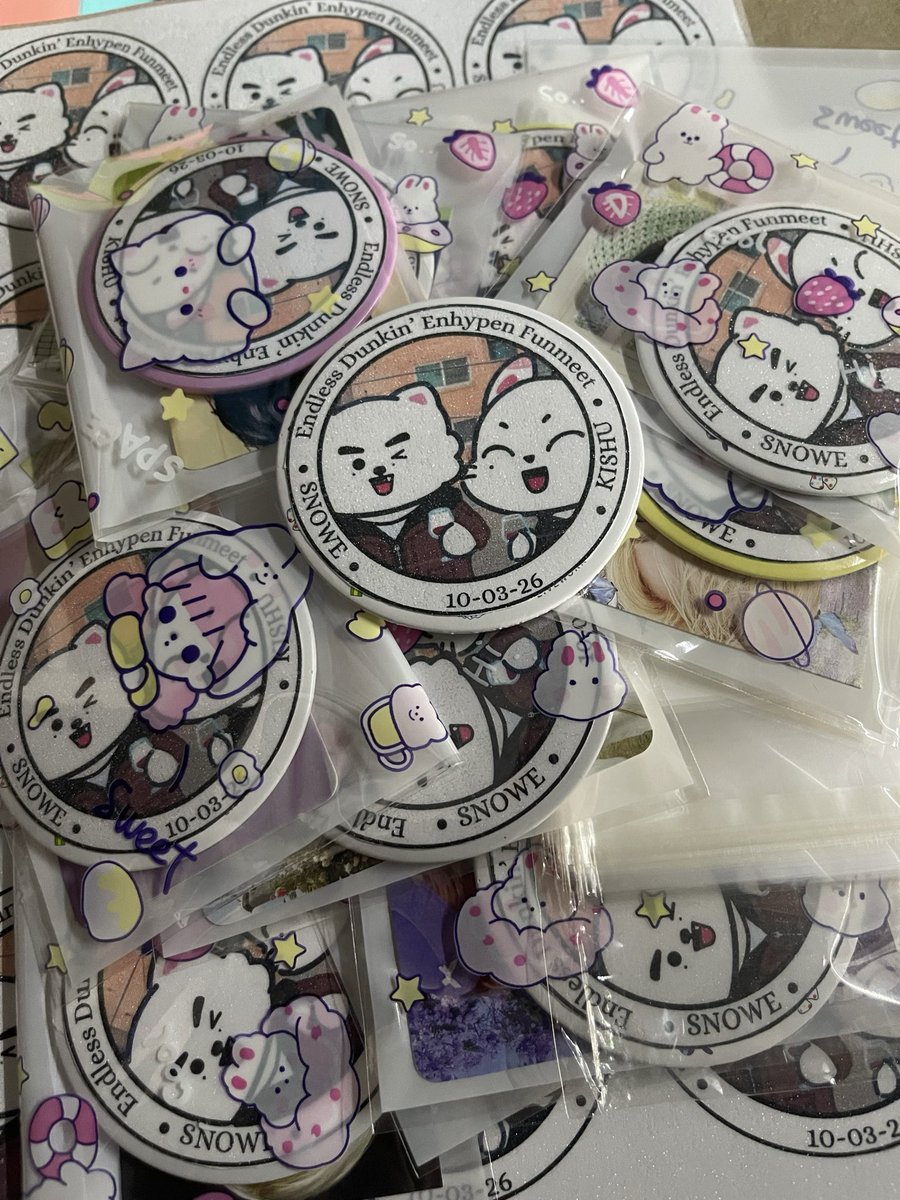 fafishou's tweet photo. 🐧🦊 • ENHYPEN X DUNKIN ENDLESS FUNMEET • 🦊🐧

fansupport by: @fafishou 
Art by: @ThisGirlSimps 

✨SNOWKISH COMPACT MIRRORS ✨

🦊 Ratio: 1:1
🐧 Location: TBA
🦊 Follow and RT https://t.co/4DeKMcjLvV