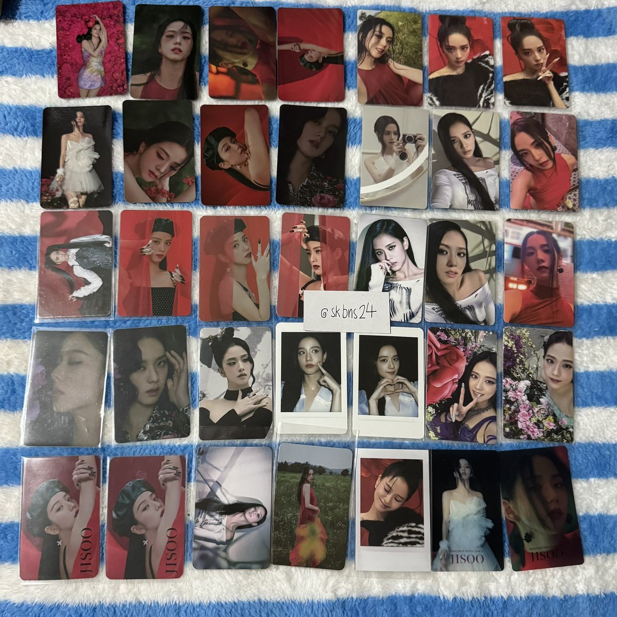skbns24's tweet photo. wts lfb blackpink me flower pc set

set = ₱3000
can do tingi some pcs / pc set.

*mostly-all are in good condition

jisoo jennie rosè lisa yg ktown pob weverse lalisa born pink the album photocard pb membership blink jentears hanboksoo ice cream rosie flower https://t.co/F9ohGzfEwB