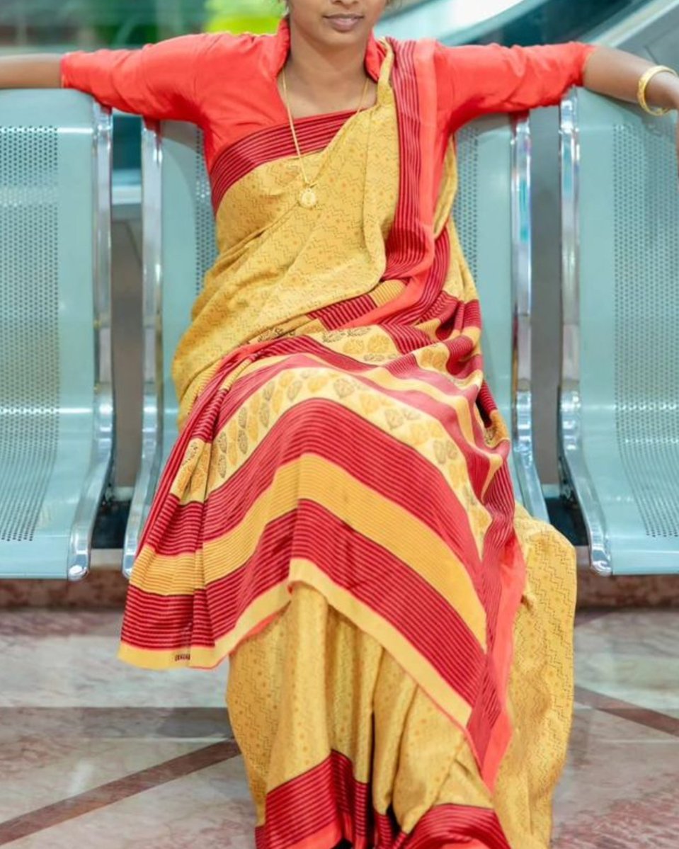 cd_Vatsuu's tweet photo. My most favorite saree !
Many women wear this type of sarees to office and schools. I like this very much coz so smooth and it turns me on instantly. During my initial CD days I was attracted to wear my mom's saree coz of this type of sarees. My most favorite. Do u also like? 😘 https://t.co/znGyBfbpPc