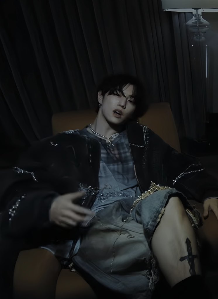 Doublep93's tweet photo. มาร์คต้วนร่างแร็พเปอร์มันดีแบบนี้แหละ❤️‍🔥 
 #NIGHTLIGHT_OUTNOW #MarkTuan https://t.co/jeQacuOatU
