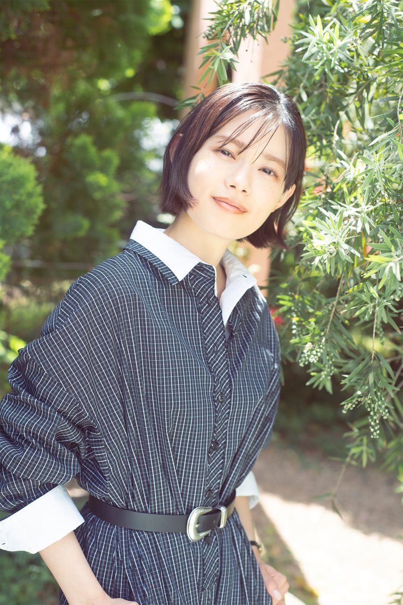 fashionjp's tweet photo. 🎂 本日10/2は #杉咲花 さんのお誕生日！
おめでとうございます💐

『#装苑』2025年12月号の表紙も飾ってくれた杉咲さん。
お誕生日を祝して、#多部未華子 さんとの『#クロエマ』インタビューをもう一度。

記���はこちら🔻
https://t.co/Lo82QCBvC7 https://t.co/jlwbnuj2Wn