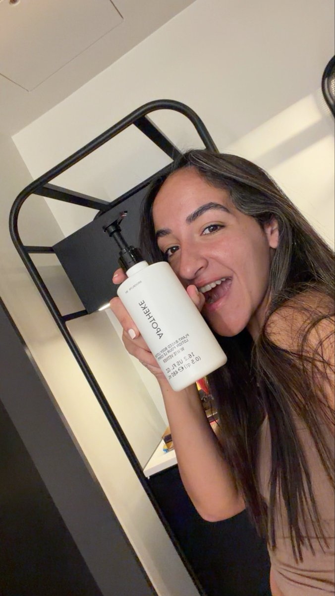 Naggarx2's tweet photo. walked into a hotel room and found @Apotheke_co waiting for me - a brand I genuinely love, and one we're lucky to work with at @usekeeperAI 🥹 (best home fragrances, ever!) https://t.co/L1M4d27s5S