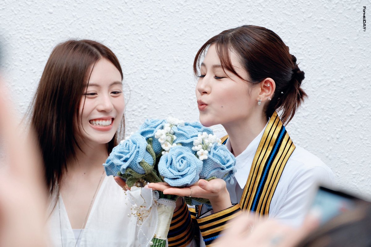 gooye_nn1's tweet photo. 💐🥰

#PahnGraduationsDay 
#pahnthitta
#pahnfond https://t.co/NicV9wxJTc