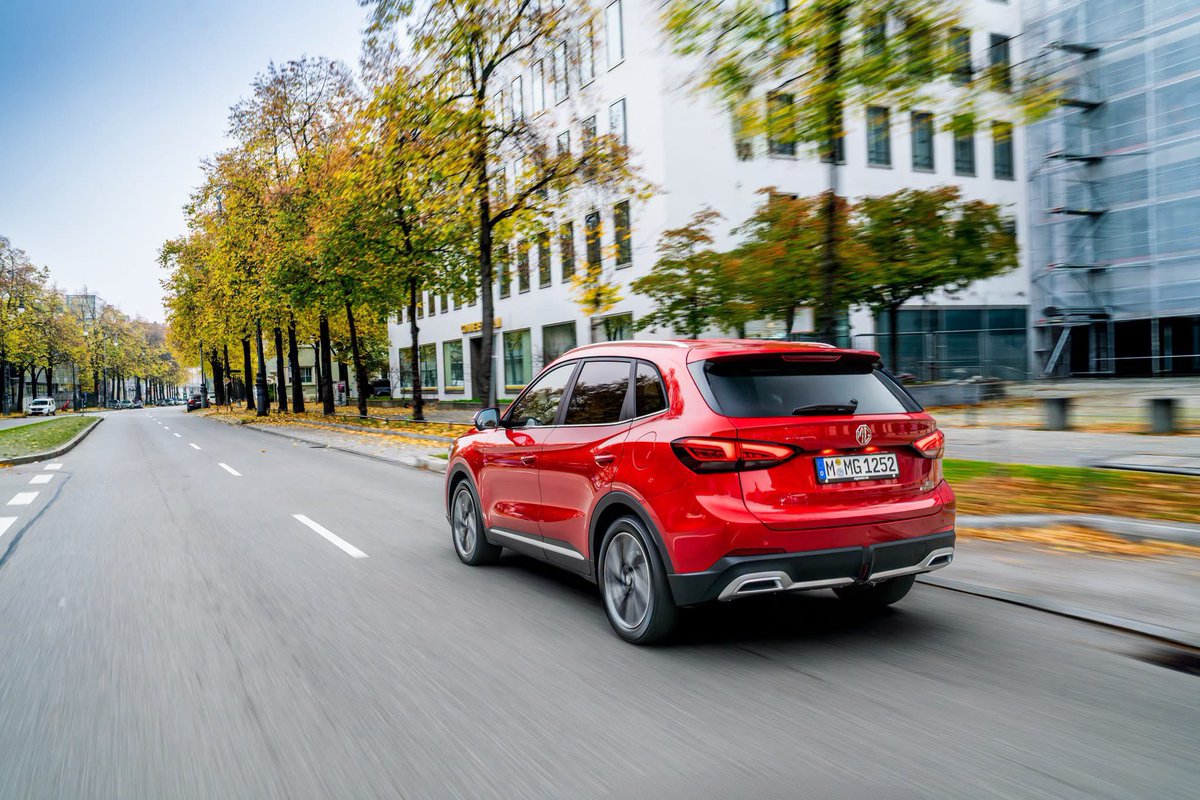 MGMotorRomania's tweet photo. Cu un rezervor de 41 litri și un consum mixt de la 5,0 l/100 km, MG ZS Hybrid+ oferă autonomie potrivită pentru drumuri lungi fără opriri frecvente.
https://t.co/NxwueFK8cq
#MGZSHybridPlus #MGMotorRomania #MGRomania #MGMotor https://t.co/eyT58jJeZ3