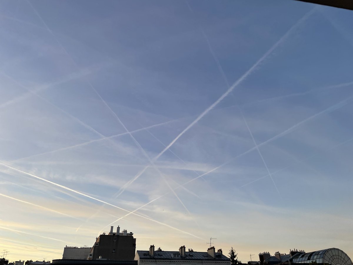 MarielleHeraud's tweet photo. Quadrillage du ciel 7h55 😡
région parisienne , ce matin.
Ça s’arrête quand cette pulvérisation??!!! https://t.co/OQcIkGExIL