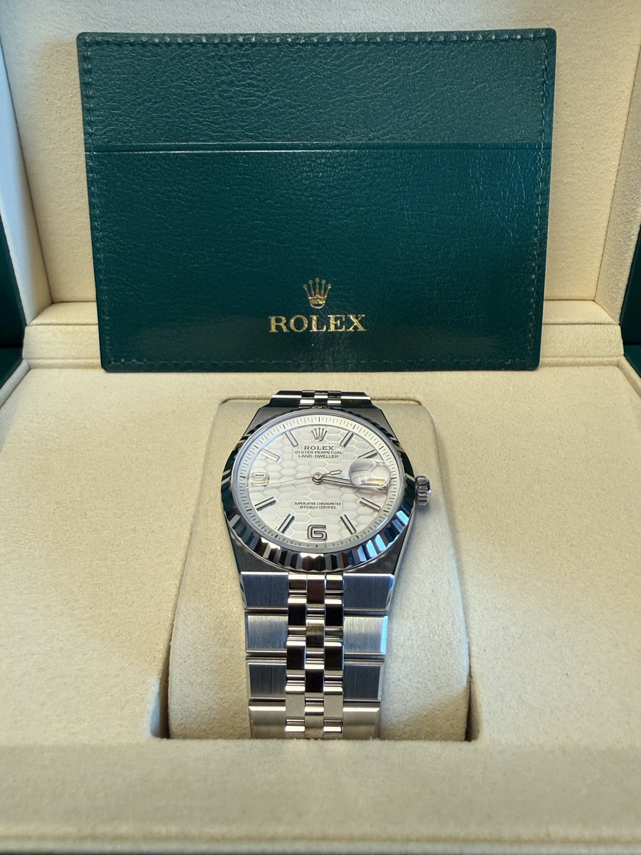 kaitorisoudan's tweet photo. 2026年9月買取紹介　未使用2026年8月

ROLEX ロレックス
ランドドゥエラー36
127234

281万買取相場

286万で買取

いつも有難うございます。

ロレックスマラソン
予約
表参道
レキシア
並木
新宿
名古屋
ヒルトン大阪
127334
127235
127335
127236
127336
時計買取
ロレックス買取 https://t.co/YG6LEGUMe6