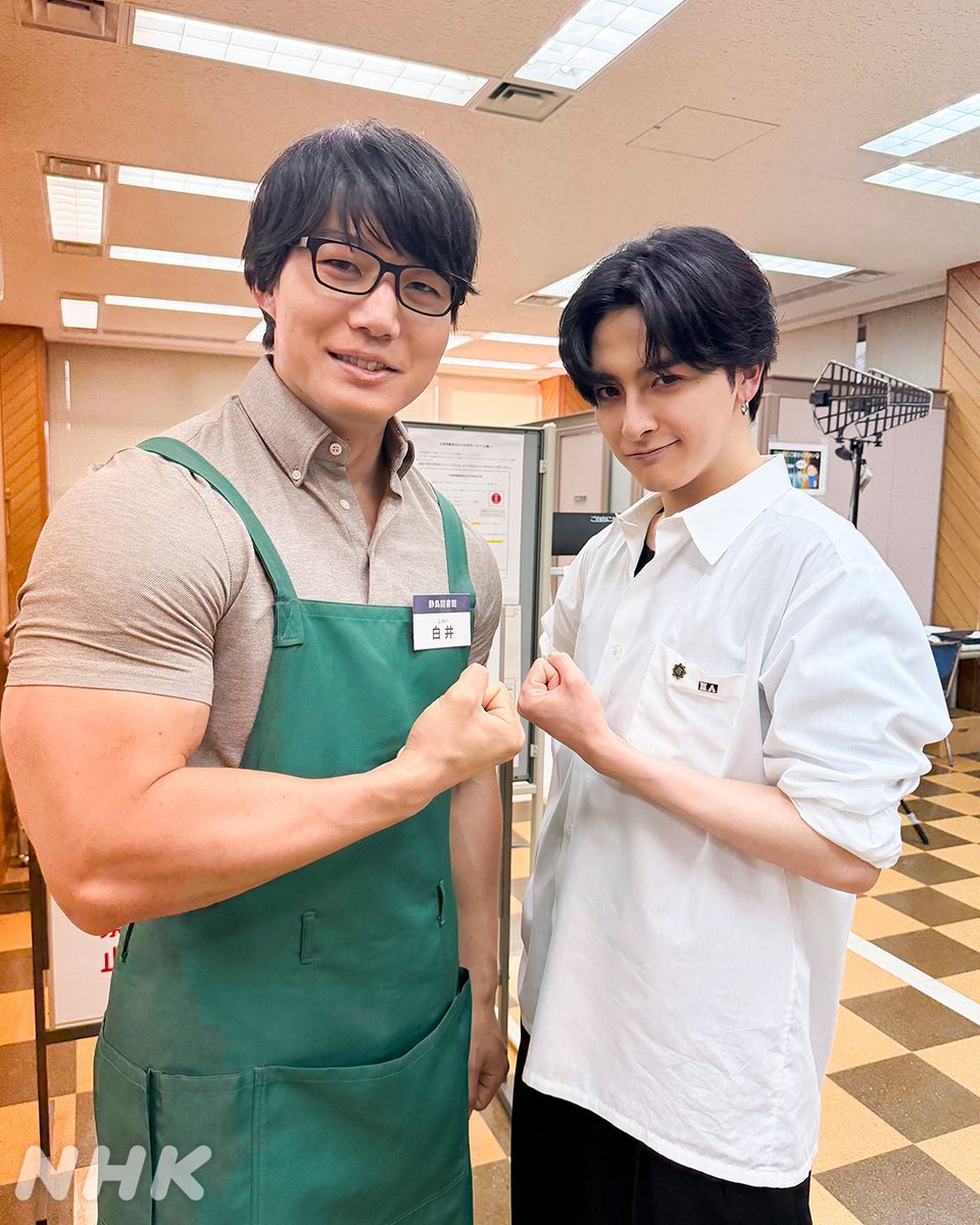 nhk_dramas's tweet photo. 🌙#夜ドラ【#税金で買った本📚】
月曜から木曜 夜10:45〜11:00

学習室の扉をにらみつける灰坂
この風景、21話でも見覚えが…

青少年を見守る白井と筋肉ポーズ💪📸

似た光景は配信でご確認ください。

#奥平大兼 #青木マッチョ #新原泰佑
📲配信はこちらから
https://t.co/oFFU2lcWMZ https://t.co/JmVFErFrHk