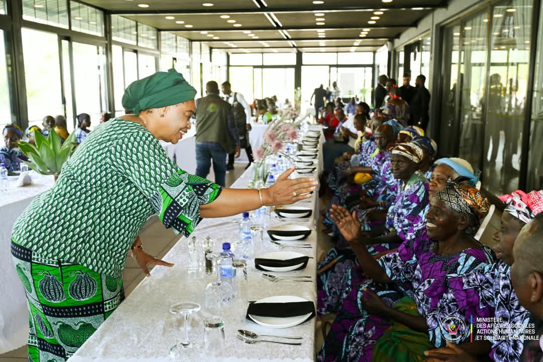 Evebazaiba's tweet photo. 1er Octobre 2026: j’ai été aux côtés des personnes âgées dans la ville de Lubumbashi dans la province du Haut-Katanga. Une célébration de cette journée internationale leur dédiée marquée par des visites auprès des figures emblématiques, proximité et partage d’un repas de cœur. https://t.co/pybvJISQat