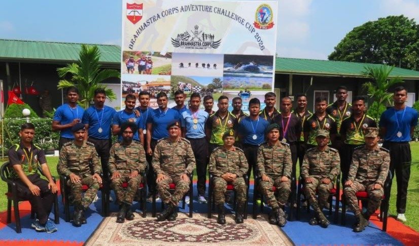easterncomd's tweet photo. 𝐏𝐮𝐬𝐡 𝐁𝐞𝐲𝐨𝐧𝐝. 𝐃𝐞𝐟𝐲 𝐋𝐢𝐦𝐢𝐭𝐬. 𝐂𝐨𝐧𝐪𝐮𝐞𝐫. 

Under the aegis of #EasternCommand, #BrahmastraCorps, #AdventureChallengeCup tested the grit, endurance and determination of troops amidst the rugged #GorubathanHills. Through mountain cycling, hill running and swimming, the troops faced every challenge with determination, demonstrating courage, endurance, team spirit and the ability to perform effectively in difficult conditions.

#पूर्वी_कमान के तत्वावधान में #ब्रह्मास्त्र_कोर, #एडवेंचर_चैलेंज_कप का आयोजन #GorubathanHills के कठिन इलाके में किया गया। इस प्रतियोगिता में सैनिकों के साहस, धैर्य और दृढ़ संकल्प की परीक्षा हुई। माउंटेन साइकिलिंग, पहाड़ी दौड़ और तैराकी के दौरान सैनिकों ने हर चुनौती का डटकर सामना करते हुए अपने साहस, धैर्य, टीम भावना और कठिन परिस्थितियों में उत्कृष्ट प्रदर्शन की क्षमता का परिचय दिया।

#भारतीय_सेना
#पूर्वी_कमान
#IndianArmy
#EasternCommand 
#MountaineeringExpedition
#ArmyForAdventure 

@adgpi
@SpokespersonMoD
@official_dgar
@ProDefKolkata
@HQ_DG_NCC
@IA_SportsAdvntr
@PIB_India
@lokbhavan_wb 

Facebook - https://t.co/kd5aPS8d4z
Instagram  - https://t.co/slRuk7uHha