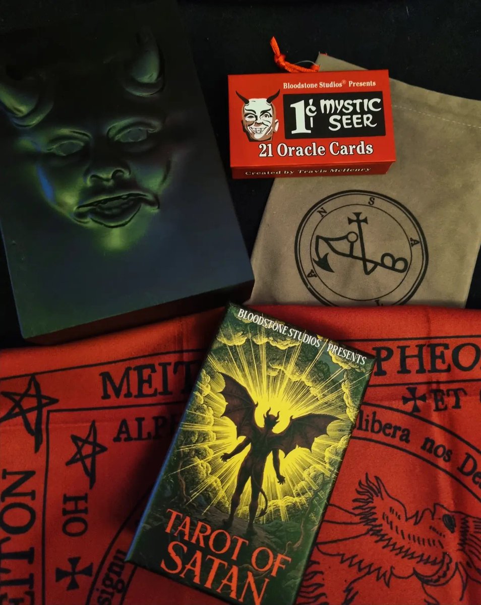 WOracles's tweet photo. Tarot of Satan by Travis McHenry @travis.mchenry @bloodstone.tarot
New to my collection β¨οΈ
#highpriestess #occultist https://t.co/prjJYDD7xl