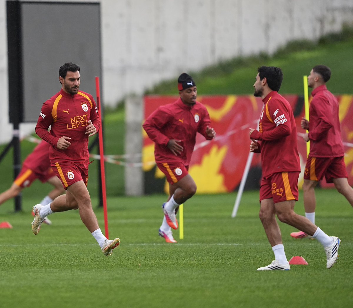 GalatasaraySK's tweet photo. Günaydın #Galatasaray Ailesi https://t.co/xFT2VXrwX6