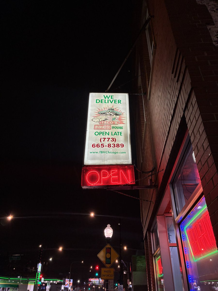 chi_urbanist's tweet photo. Chicagoans be like “I know a place” and it’s this. https://t.co/HlIhmykVtI