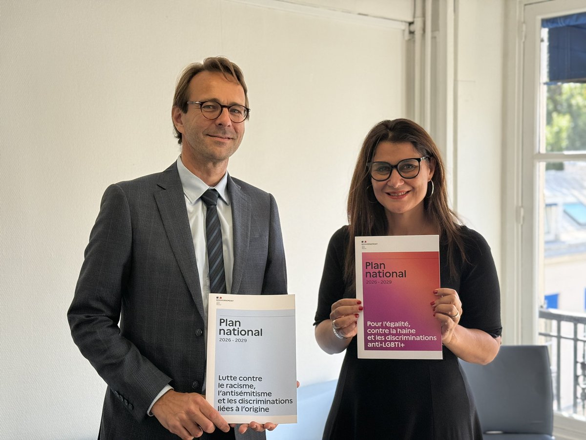 DILCRAH's tweet photo. Cindy Léoni, déléguée interministérielle, a rencontré Laurent Noé, directeur de l’académie de Paris, pour échanger sur la mise en œuvre des nouveaux plans nationaux 2026-2029.

Pionnière dans la lutte contre les LGBTIphobies, l’académie de Paris a mis en place dès 2019 un observatoire académique de prévention et de lutte contre les discriminations anti-LGBT+, co-présidé avec la DILCRAH.

Le nouveau plan prévoit désormais de généraliser ces observatoires à l’ensemble des académies, afin de renforcer la prévention, le suivi des signalements et la lutte contre les LGBTIphobies à l’École.

Il prévoit également la création, pour la rentrée 2027, d’un vademecum « Agir pour l’égalité et contre la haine anti-LGBTI+ à l’École », conçu sur le modèle de celui consacré au racisme et à l’antisémitisme.