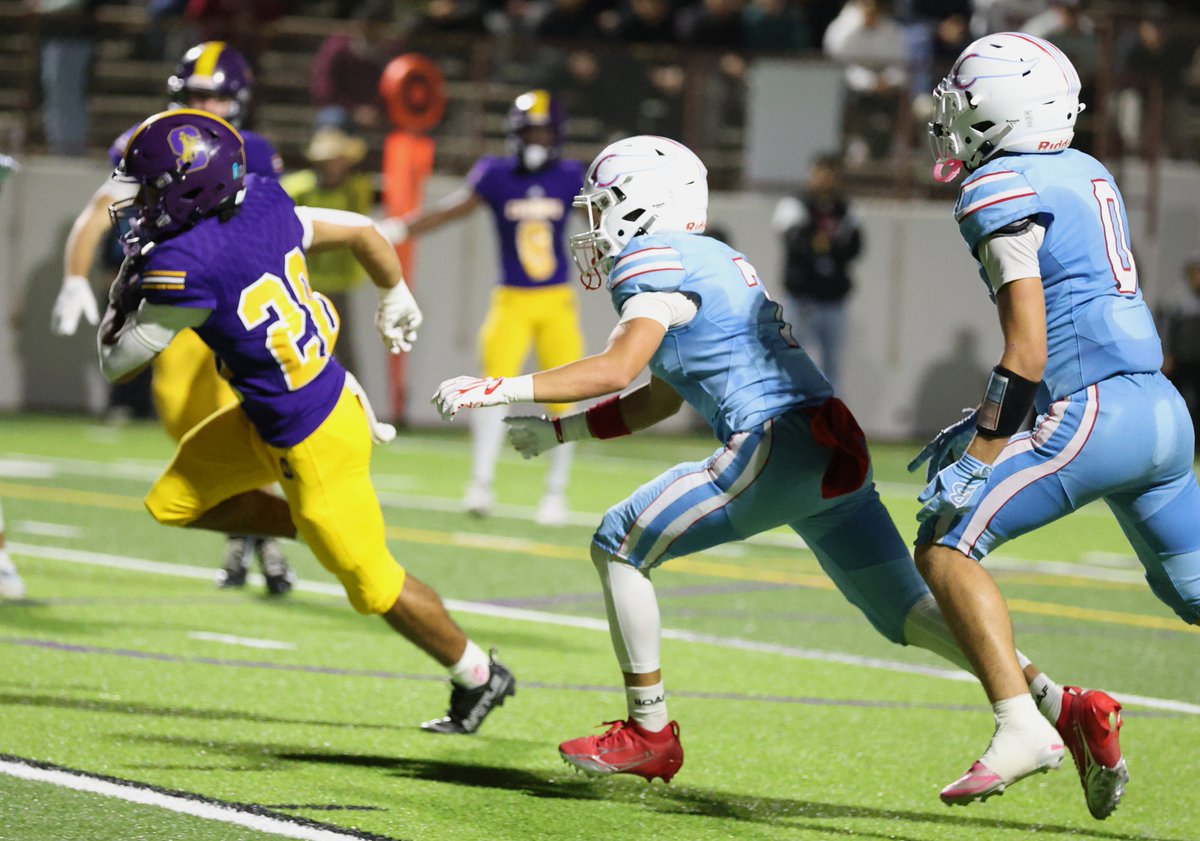 UnluckyDon's tweet photo. @1Cowboy_sports @SHSCowboyFB Images from the Salinas-North Salinas football game at Salinas High on Thursday. Publication or broadcast of images requires the permission of the photographer. (Retweets or shares are certainly OK). https://t.co/nqSr9WsJWM
