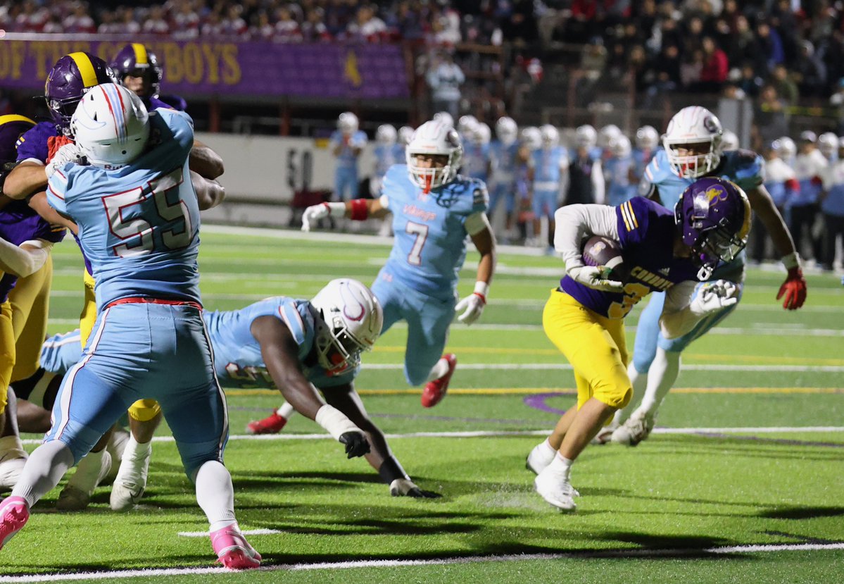 UnluckyDon's tweet photo. @1Cowboy_sports @SHSCowboyFB Images from the Salinas-North Salinas football game at Salinas High on Thursday. Publication or broadcast of images requires the permission of the photographer. (Retweets or shares are certainly OK). https://t.co/nqSr9WsJWM