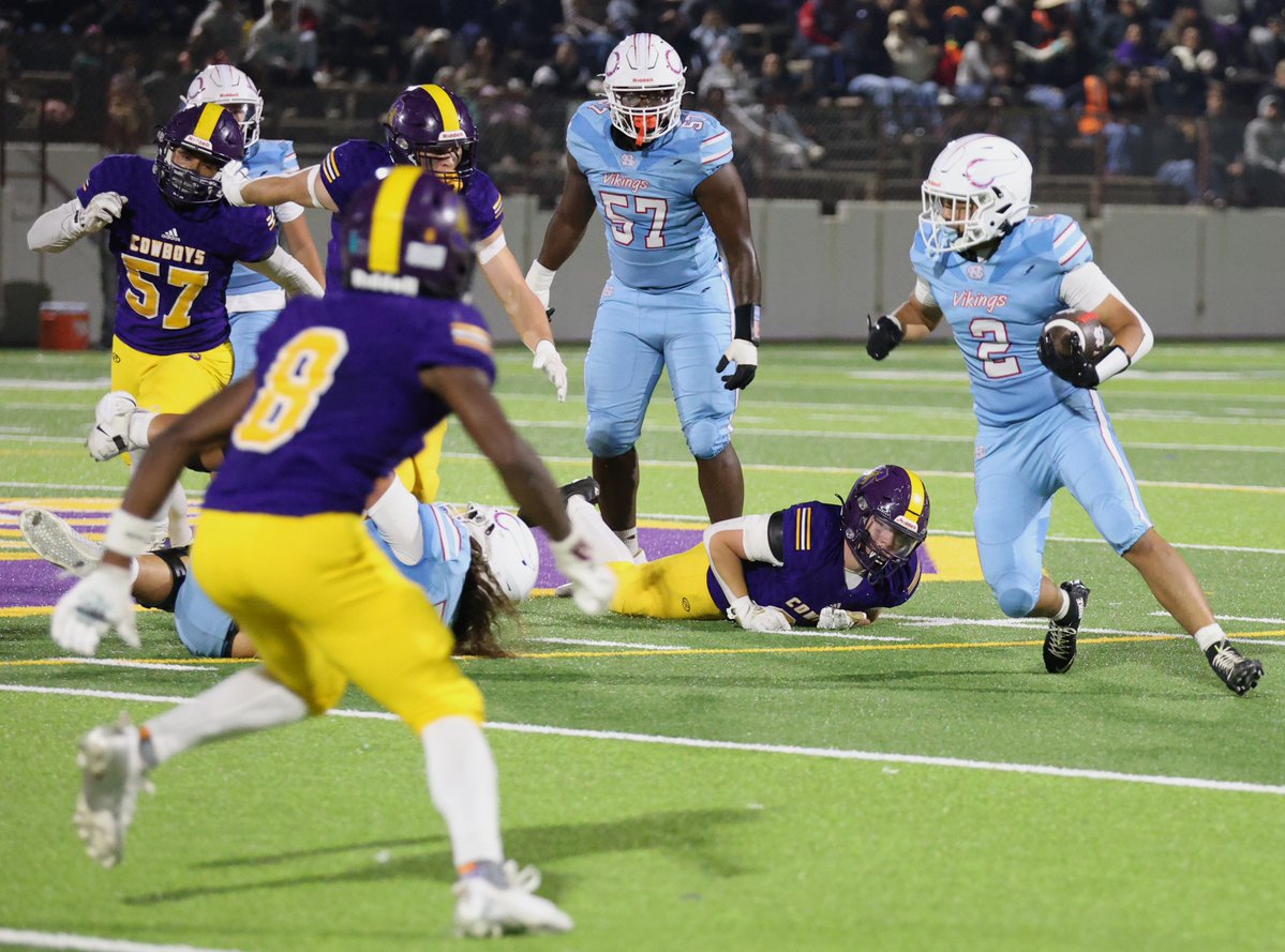 UnluckyDon's tweet photo. @1Cowboy_sports @SHSCowboyFB Images from the Salinas-North Salinas football game at Salinas High on Thursday. Publication or broadcast of images requires the permission of the photographer. (Retweets or shares are certainly OK). https://t.co/nqSr9WsJWM