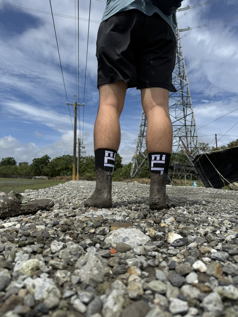wakonisme's tweet photo. #泥巴 #踩泥 #muddy #黑襪 #拖鞋 https://t.co/YRXN4NL0EL