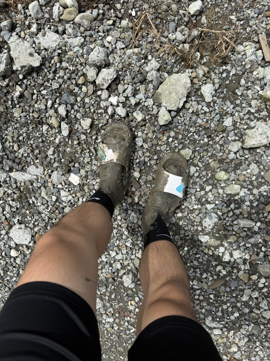 wakonisme's tweet photo. #泥巴 #踩泥 #muddy #黑襪 #拖鞋 https://t.co/YRXN4NL0EL