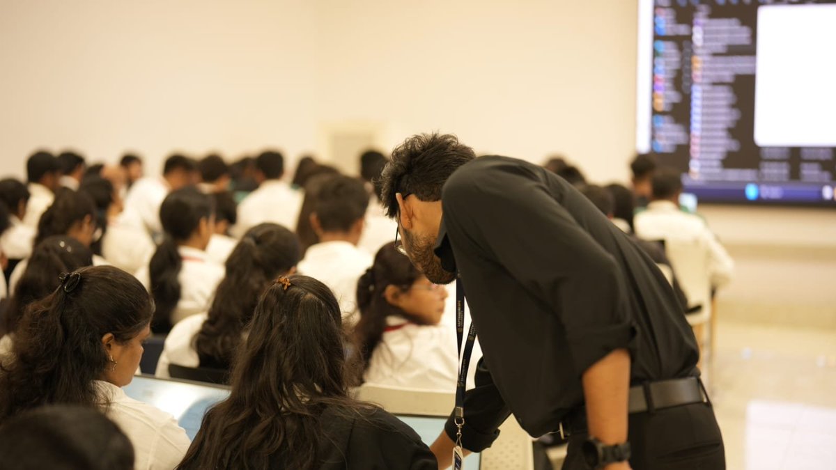 SLUGfisl's tweet photo. 🐛 G.F.B. | Git & GitHub
SLUG × FSMK hosted a hands-on Git & GitHub workshop with Gautham Nagendran. 💻🚀
Learning. Building. Contributing. One bug at a time. 🐧
#GFB #SLUG #Git #GitHub #FOSS #SapthagiriNPSUniversity https://t.co/2wtzIMe20m