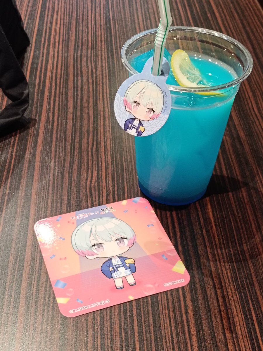 r_k0005's tweet photo. 風呂上がりに律ドリンク頼んだらやってくる優等生峰月律 https://t.co/4HksAlgiwA