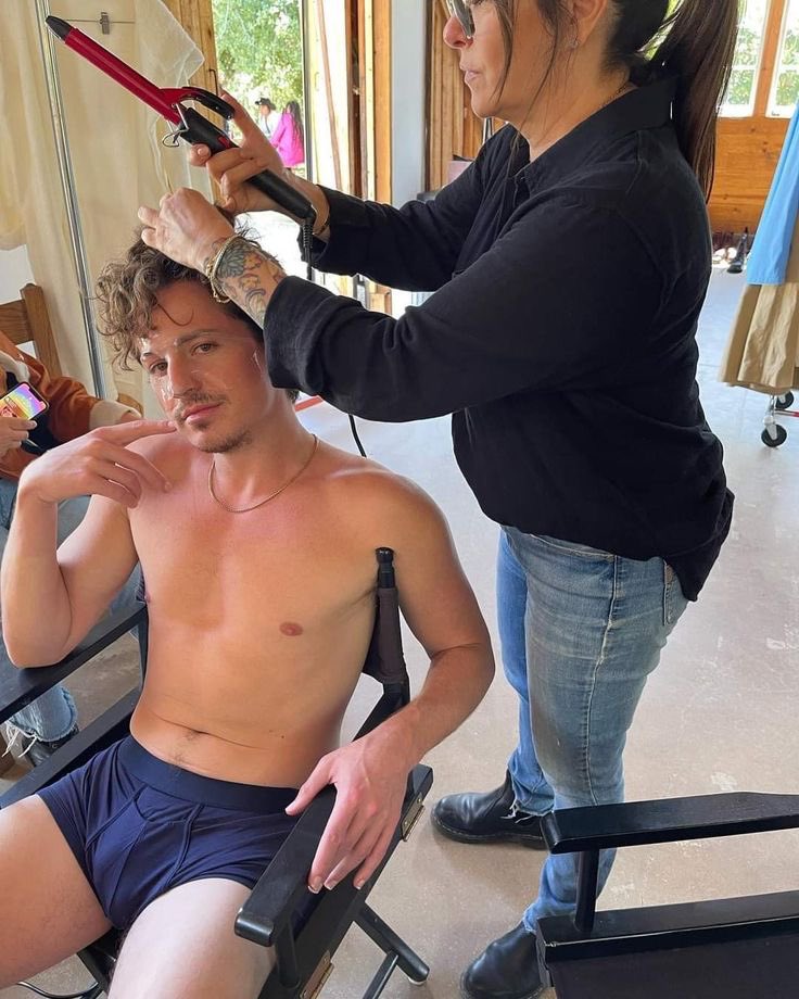 michealreacti0n's tweet photo. Charlie Puth sitting in a styling chair while a hair professional curls his hair https://t.co/R86bGUxM9P