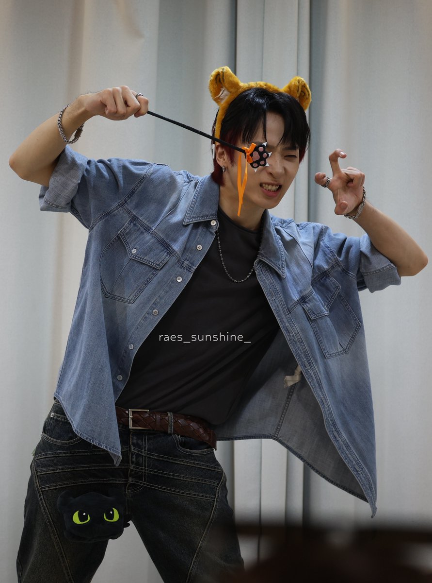 raes_sunshine_'s tweet photo. Is "roar" I love you in tiger too?
#castlej #mcnd #엠씨엔디 #캐슬제이 https://t.co/KAlK6fjpxi