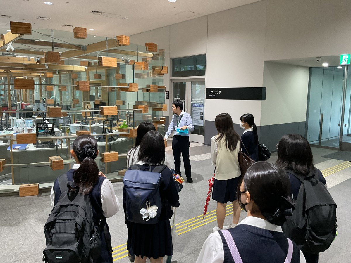 FriendsSchoolJP's tweet photo. 9月28日に芝浦工業大学豊洲キャンパスの見学ツアーに中2から高2の7名が参加しました。大学ならではの設備や、研究に打ち込んでいる学生の姿を間近に見学することができました。これまでに行われた大学のイベントにも参加し、豊洲キャンパスと大宮キャンパスの違いを話す子もいました。 https://t.co/F3bl2fd6Yw