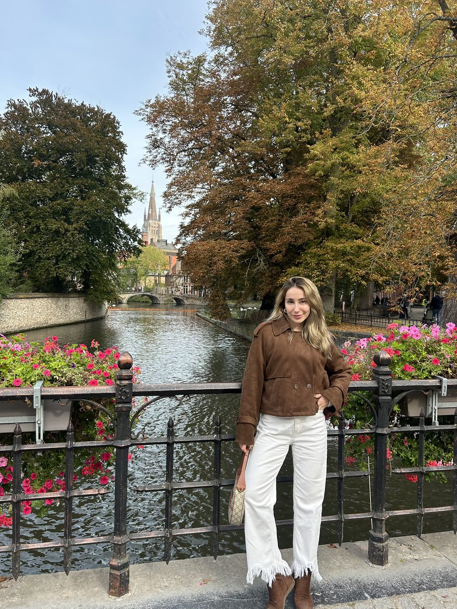 drbusragcl's tweet photo. Yay burcu olmak sürekli yolda olmak demektir 👱‍♀️
1. Edinburg 
2. Stokholm
3. Paris 
4. Brugge https://t.co/lCEuNLWPEf