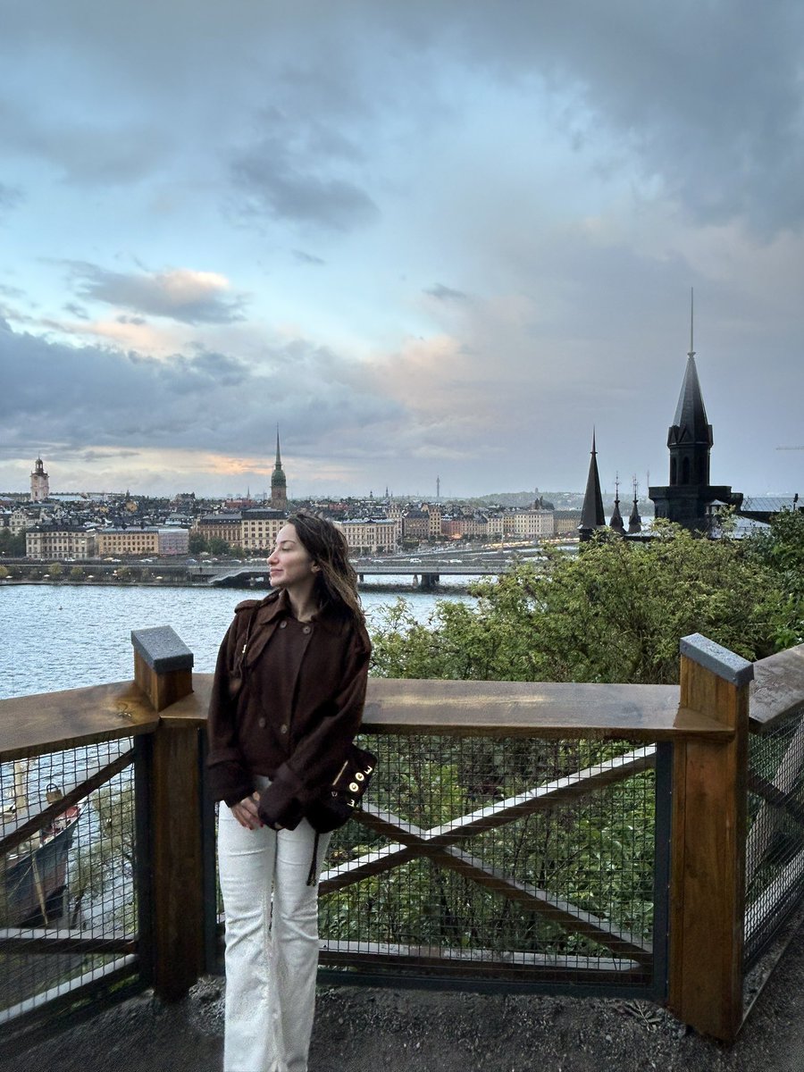 drbusragcl's tweet photo. Yay burcu olmak sürekli yolda olmak demektir 👱‍♀️
1. Edinburg 
2. Stokholm
3. Paris 
4. Brugge https://t.co/lCEuNLWPEf
