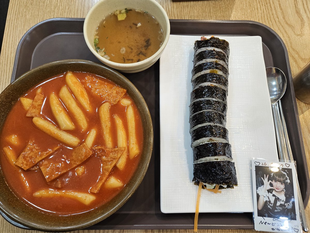 KAJAMI's tweet photo. 軽くお昼を食べる😊 https://t.co/eRqUeDmGrH