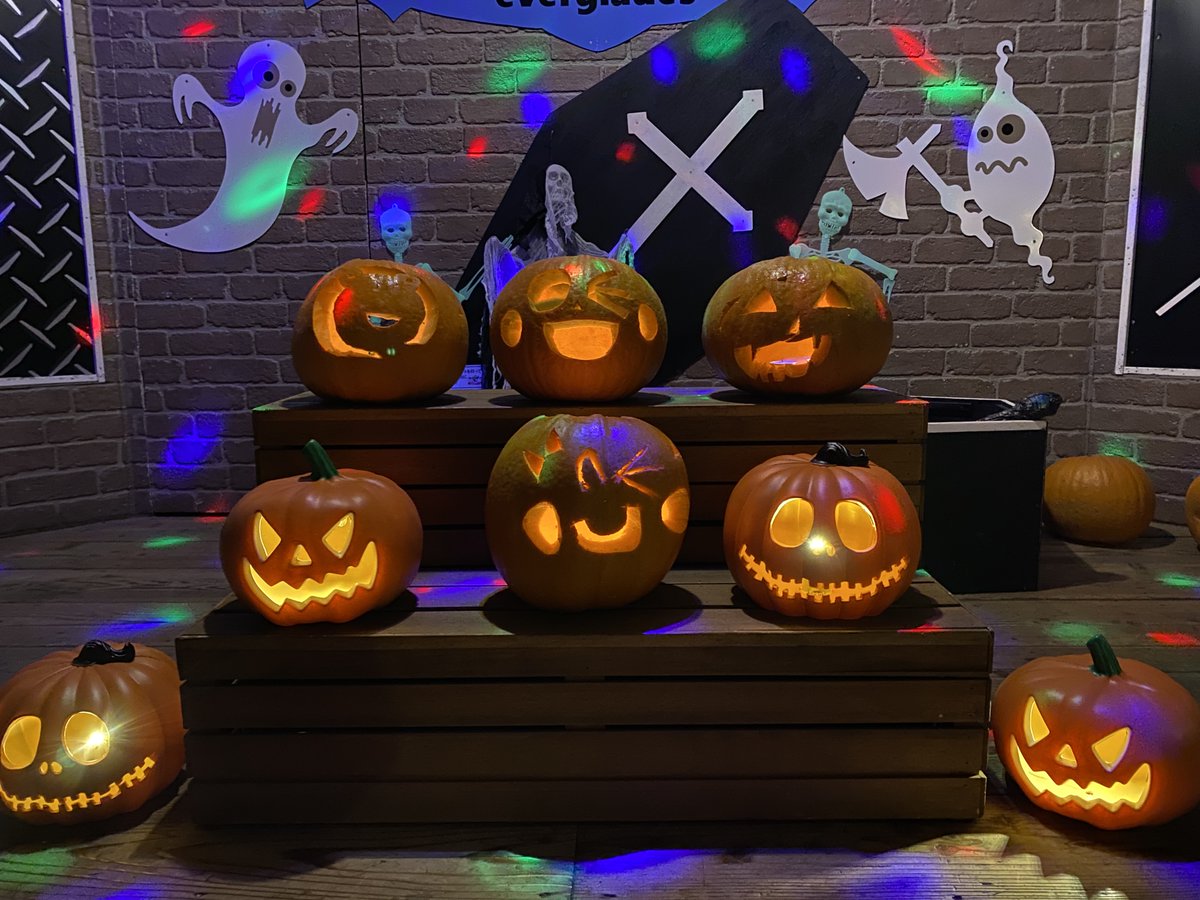 AOR_everglades's tweet photo. 【伊勢志摩エバーグレイズ】

Happy Halloween🧙‍♀️

週末は「ジャックオーランタン作り」も開催！👻✨
本物の大きなカボチャを使って、
世界にひとつだけのオリジナルジャックオーランタン作りにチャレンジしよう！🎃🔪

数量限定のため、
ご希望の方はお早めにご予約ください！ https://t.co/g9t8wZoNSO
