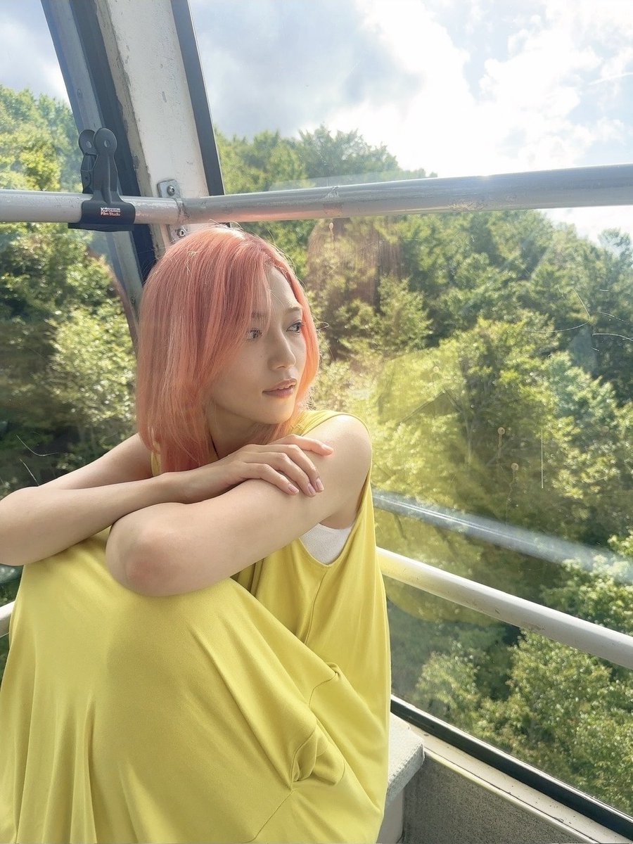 haruna_staff's tweet photo. 映画「ママがもうこの世界にいなくても　私の命の日記」
本日より、公開です🌻

"ママを覚えてほしい"
そんな願いで、和さんの髪はピンクになりました

1人でも多くの方のもとへ、あたたかな愛が届きますように🫧

#ママせかを届けたい で、感想お待ちしております！
#ママがもうこの世界にいなくても
#ママせか 
@mamaseka_movie