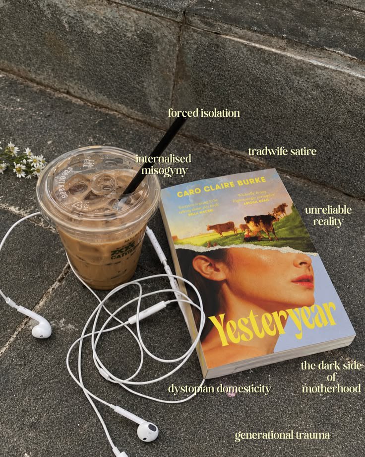 Aurielle007s's tweet photo. Went to a new coffee shop and start a new book https://t.co/ssVAtVbgE3