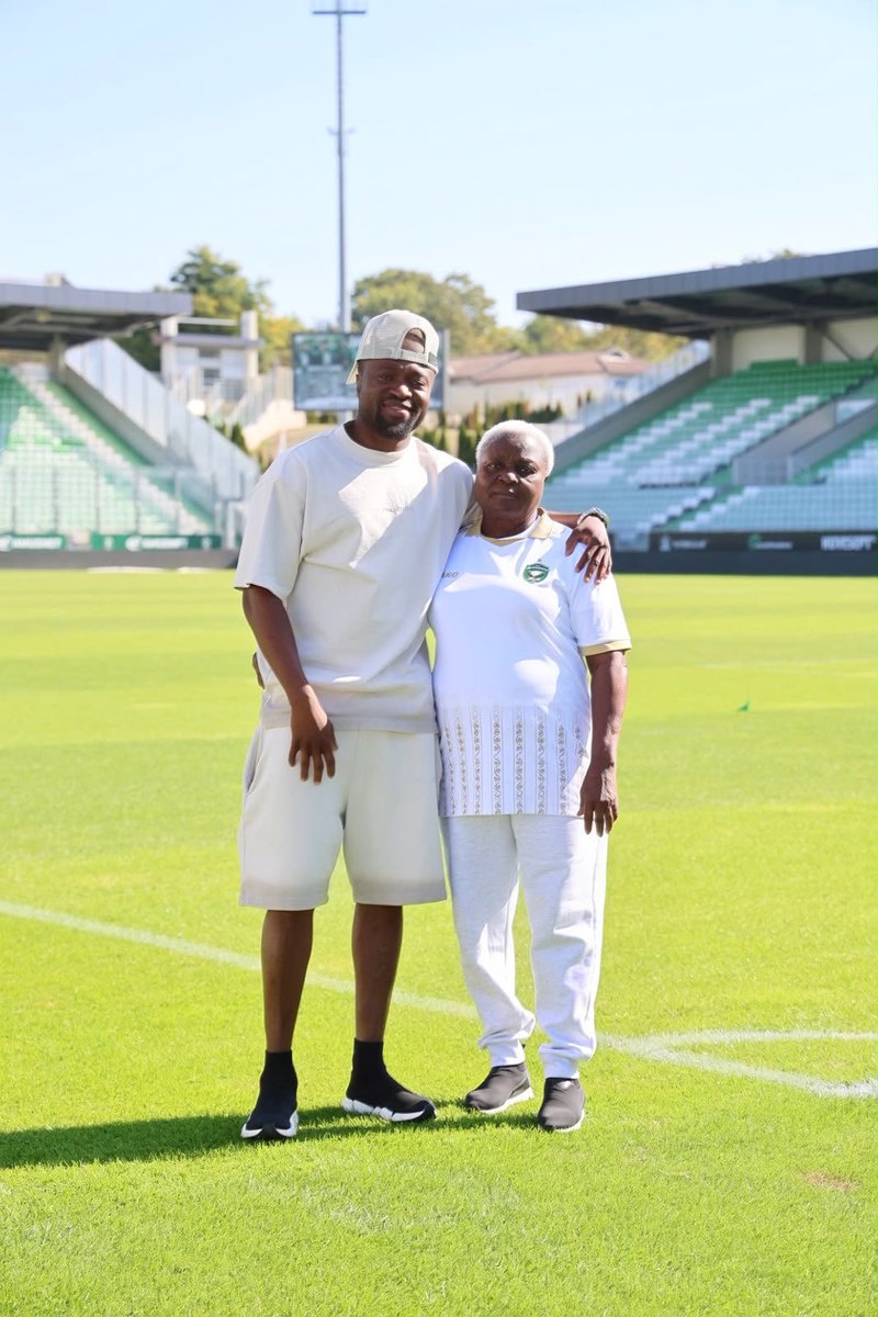 BTekpetey32's tweet photo. Mom, for my entire life, you were the one who built a home for me and made sure I always felt safe, Having you visit me for the first time is the greatest blessing, Mom, every step I took to build this life was guided by the love and sacrifices you made for me. Love you mom ❤️🙏 https://t.co/JNpxSOnZps