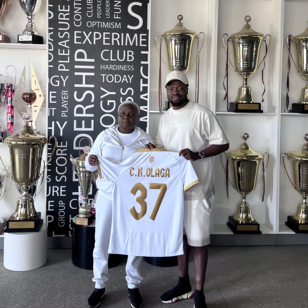BTekpetey32's tweet photo. Mom, for my entire life, you were the one who built a home for me and made sure I always felt safe, Having you visit me for the first time is the greatest blessing, Mom, every step I took to build this life was guided by the love and sacrifices you made for me. Love you mom ❤️🙏 https://t.co/JNpxSOnZps