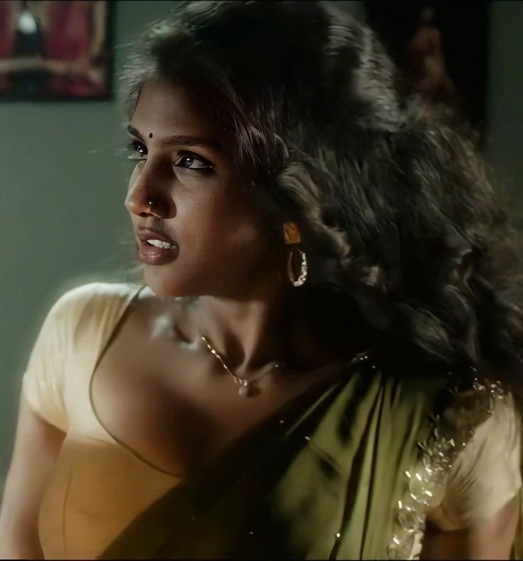 renu_sissy009's tweet photo. Me-Aiyyo paavam cinna payan nu pesuna. Thevidiya,avusaari nu pacha pachaya etho item kitta pesura maadhiri pesura

He-Chee potta
Naan thitta thitta rasichuttu keela vadikkura pottaikita epdi pesa

me-seri da purusa, enna ipadiye thitikite en kundiya kili https://t.co/bOijaMkvxa