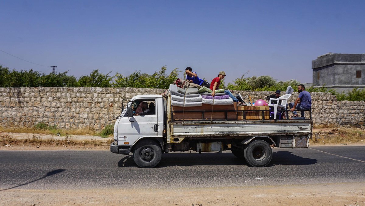 AnthonySimnmys's tweet photo. [Lorry carrying coffins flees the disaster zone, locals in shock]， https://t.co/u52hJvDl0o