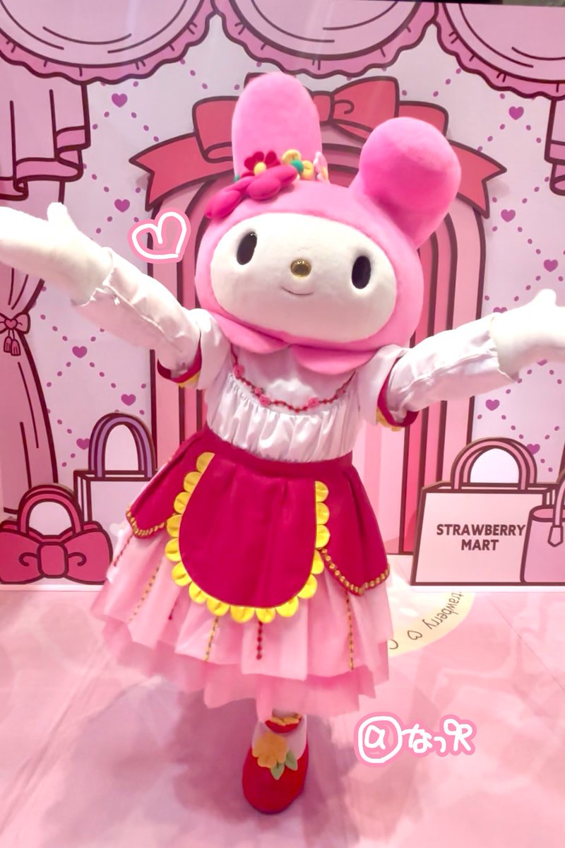 Natsu_pinch's tweet photo. 過去一元気だった笑笑
だいすきだよめろちゃん🎀
合格お祝いしてくれてありがとう♡ https://t.co/Z2kuwfeLpe