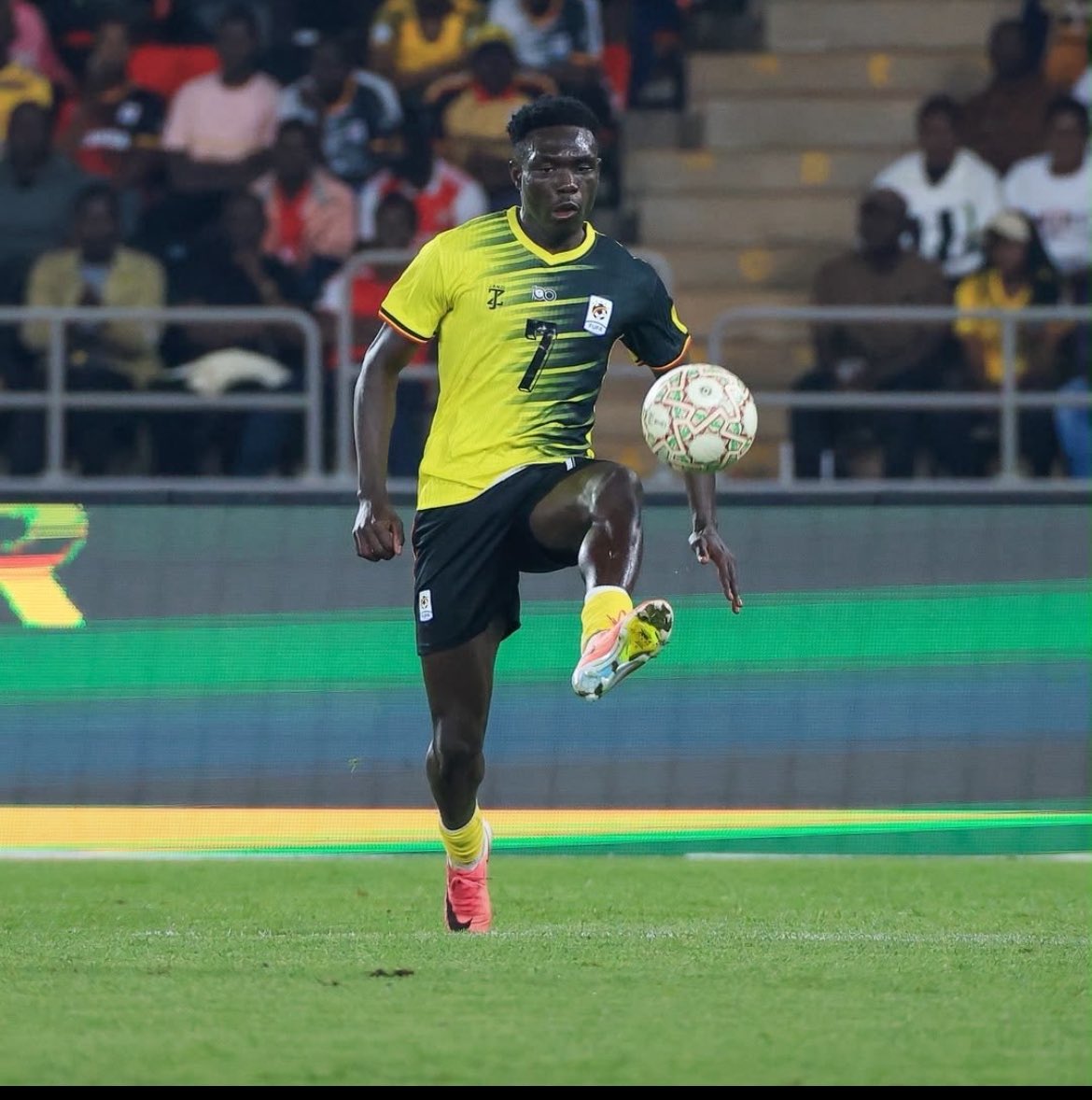 Mekumalo's tweet photo. @UgandaCranes @OfficialFUFA @UPL @newvisionwire @newvisionsport @Monitor_Sport @DailyMonitor @bukeddeonline @MosesMagogo @CAF_Media @NileSpecial Rogers Mato https://t.co/R3HhKEo2Uj