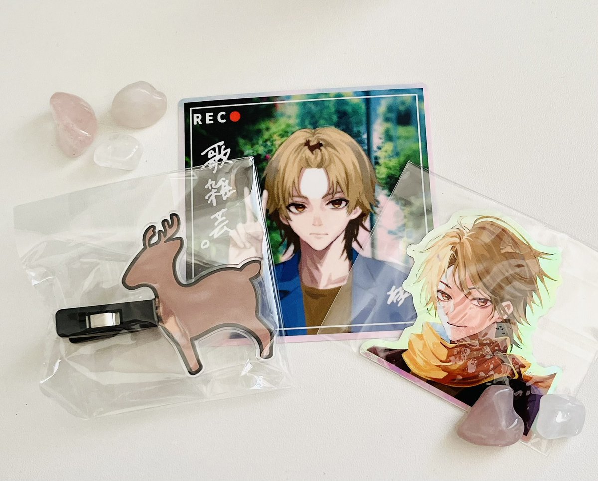 IRIAM_Suger's tweet photo. ロクちゃんが我が家にやって来ました⸜🫶⸝‍
豪華すぎるバッジ特典…
速達なのにちゃんと丁寧に梱包されてて
シゴデキすぎるんだこの男🫂🫂 https://t.co/sYFIaFwfOV