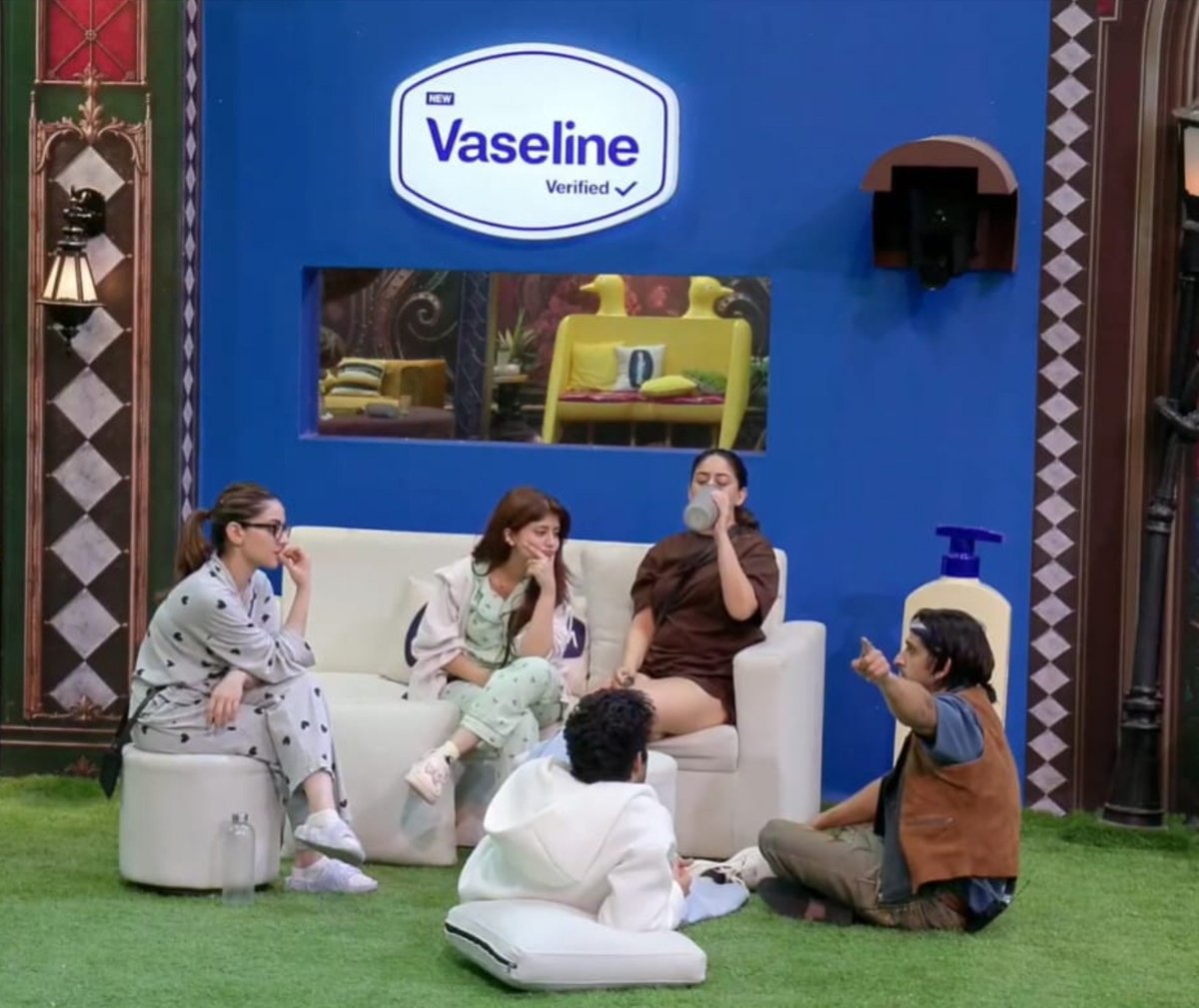 Rockstar_Water's tweet photo. SPINELESS DEAD BRAINS.

Even after Qazi poured his heart out, not one braincell could analyze. Just selfish, insecure and filthy minded people without an iota of emotion.

#QaziTouqeer #BB20 #BiggBoss20 https://t.co/lAbiXkkA9W