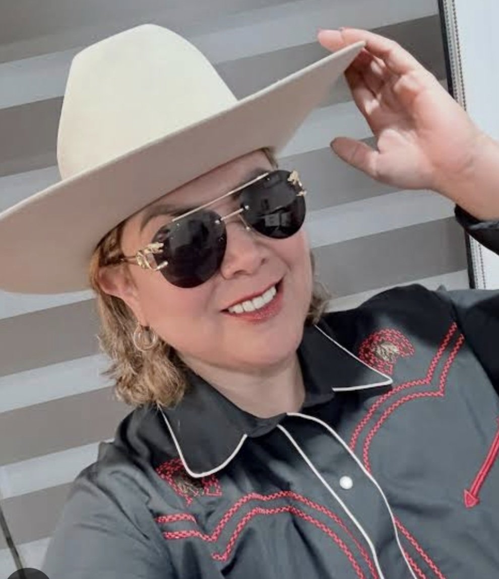 noelalvaradom's tweet photo. La ex senadora de @PartidoMorenaMx Alejandra León Gastelum, fue detenida en la garita de #Calexico , #California.
@GobiernoMX @FGRMexico @GabSeguridadMX @SSPCMexico @Defensamx1 @SEMAR_mx #CNI https://t.co/9p2LPOmuzH