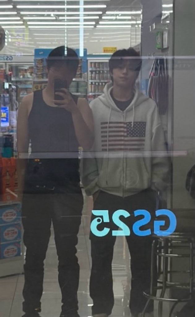 Nuull5001's tweet photo. #우울계_𝕏친소 #우울계𝕏친소 #일상계_𝕏친소 https://t.co/2vAJYioa0P